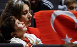 Beylikdüzü’nde 23 Nisan Coşkusu Miniklerin Gösterileriyle Başladı